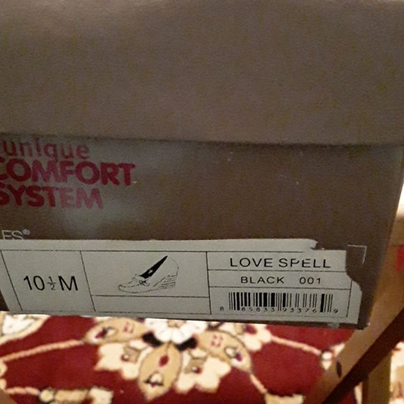 Easy Spirit Shoes - Picture 7 of 8